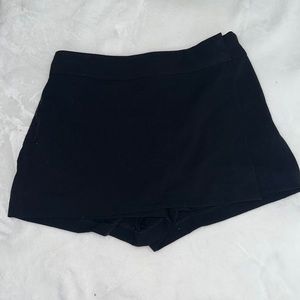 Black skort